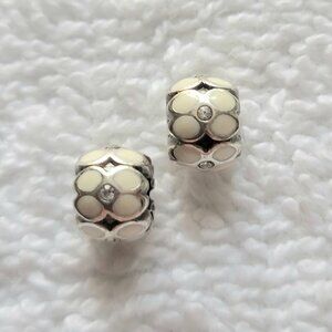 2X Brighton MINI Ring of Flowers Beads White New Retired